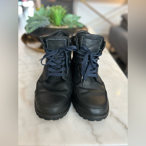 Men’s Levi’s Black Leather Boots – Size 9 | Classic and Timeless Style - Picture 4 of 8